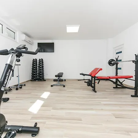 Apartament Dora *