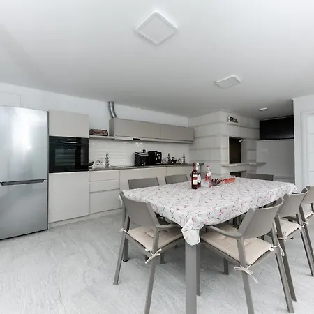 Apartament Dora Okrug Gornji
