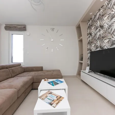 Apartament Dora *
