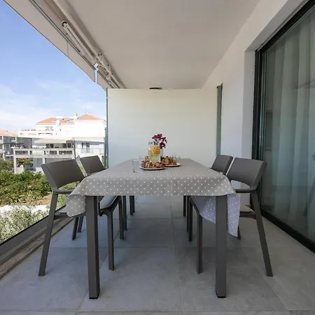 Apartament Dora *